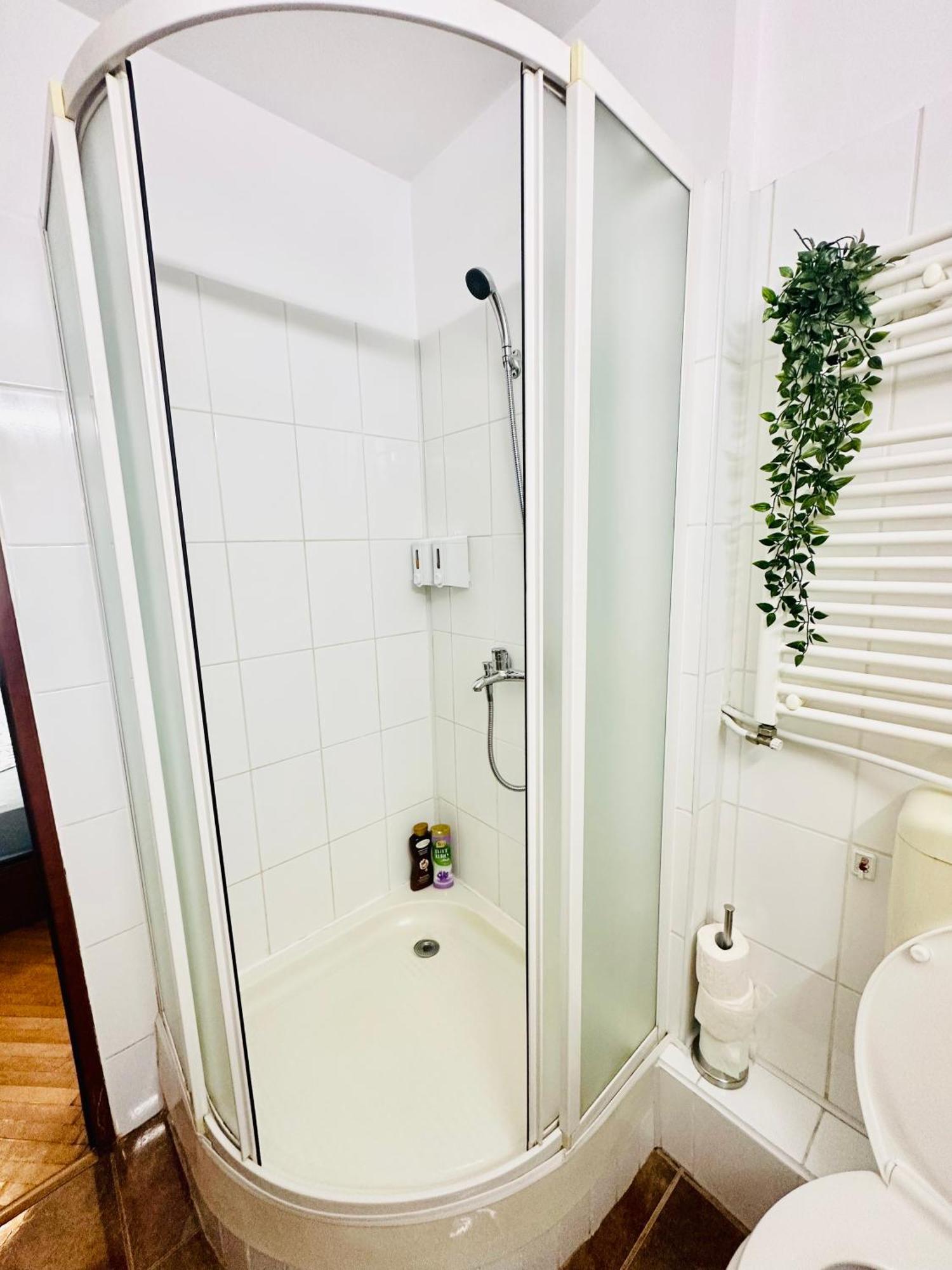 Tranquil Unirii Residence - Elegant & Spacious Living With Parking Steps From Parliament Bucarest Exterior foto
