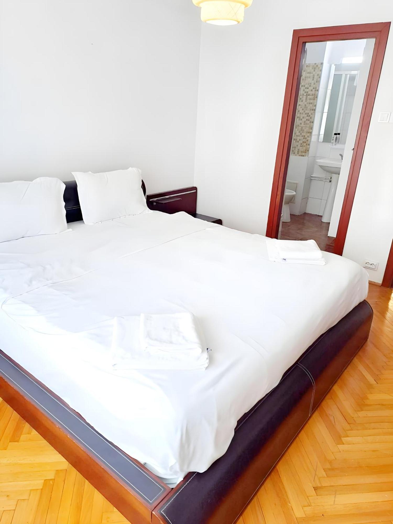 Tranquil Unirii Residence - Elegant & Spacious Living With Parking Steps From Parliament Bucarest Exterior foto